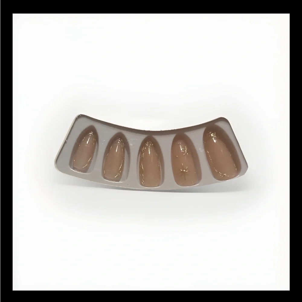 Press On Nails Set - Picture 2 of 6
